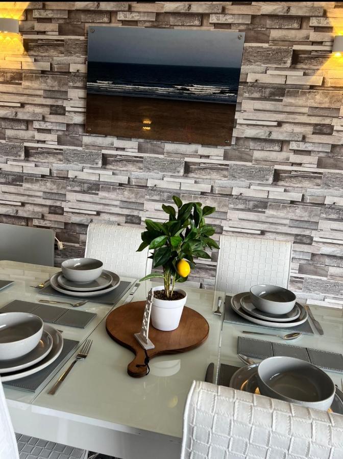 Sea View Lavish Apartment Sky Tv Whirlpool Bath Huge Balcony Newly Refurbished Bridlington Esterno foto
