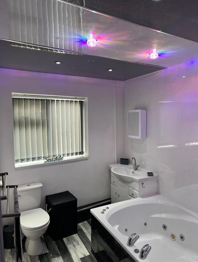 Sea View Lavish Apartment Sky Tv Whirlpool Bath Huge Balcony Newly Refurbished Bridlington Esterno foto