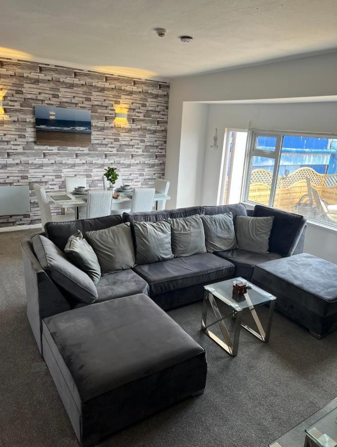 Sea View Lavish Apartment Sky Tv Whirlpool Bath Huge Balcony Newly Refurbished Bridlington Esterno foto